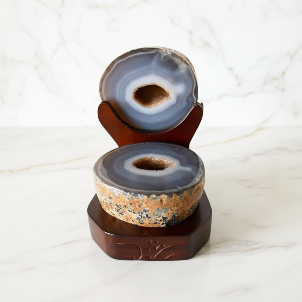 Achat Truhe auf dekorativem Podest