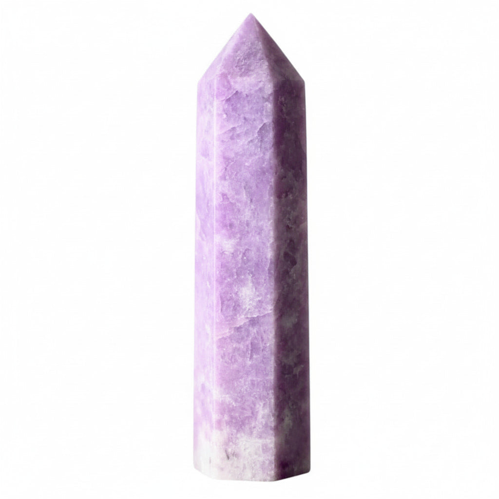 Lepidolith Obelisk – sanfte Stärke in zartem Violett CrystalScents