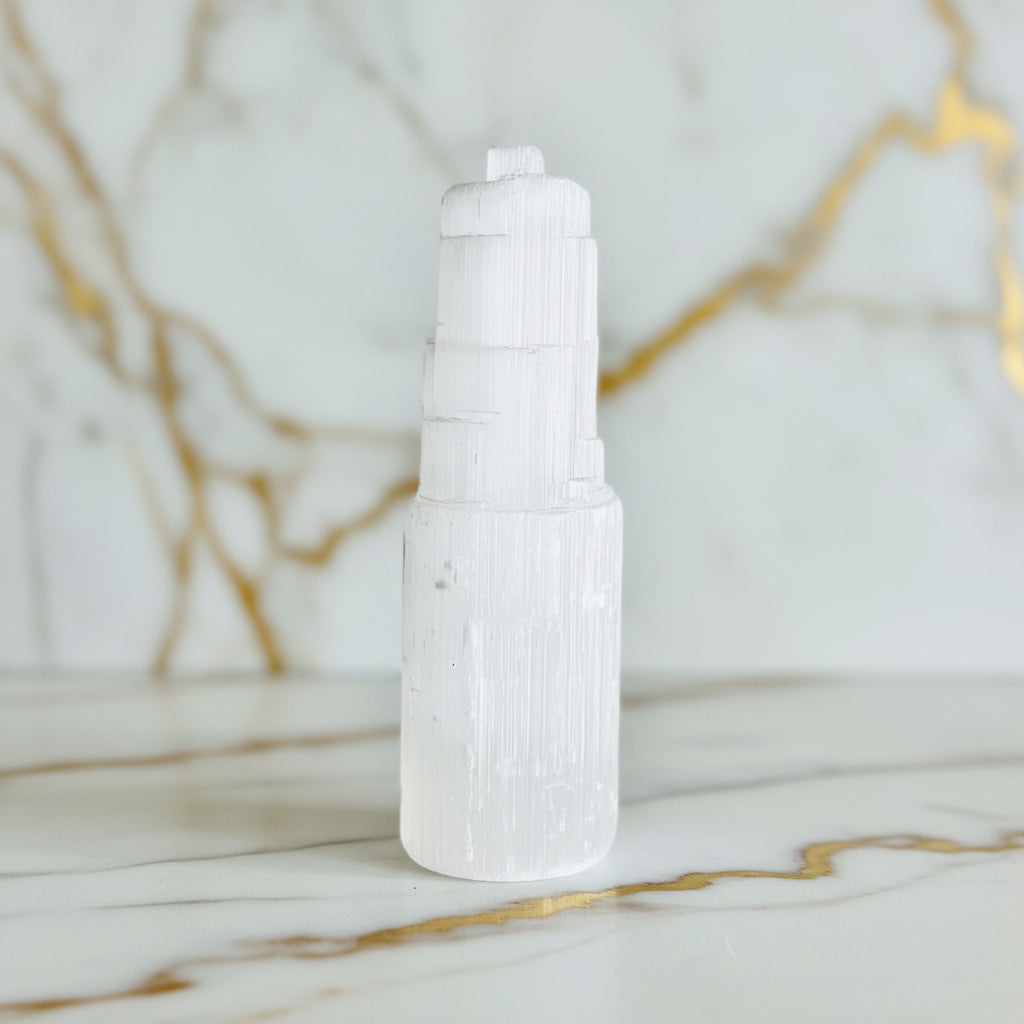 Selenit Turm – Kraftvolles Naturstück JETZT sichern CrystalScents