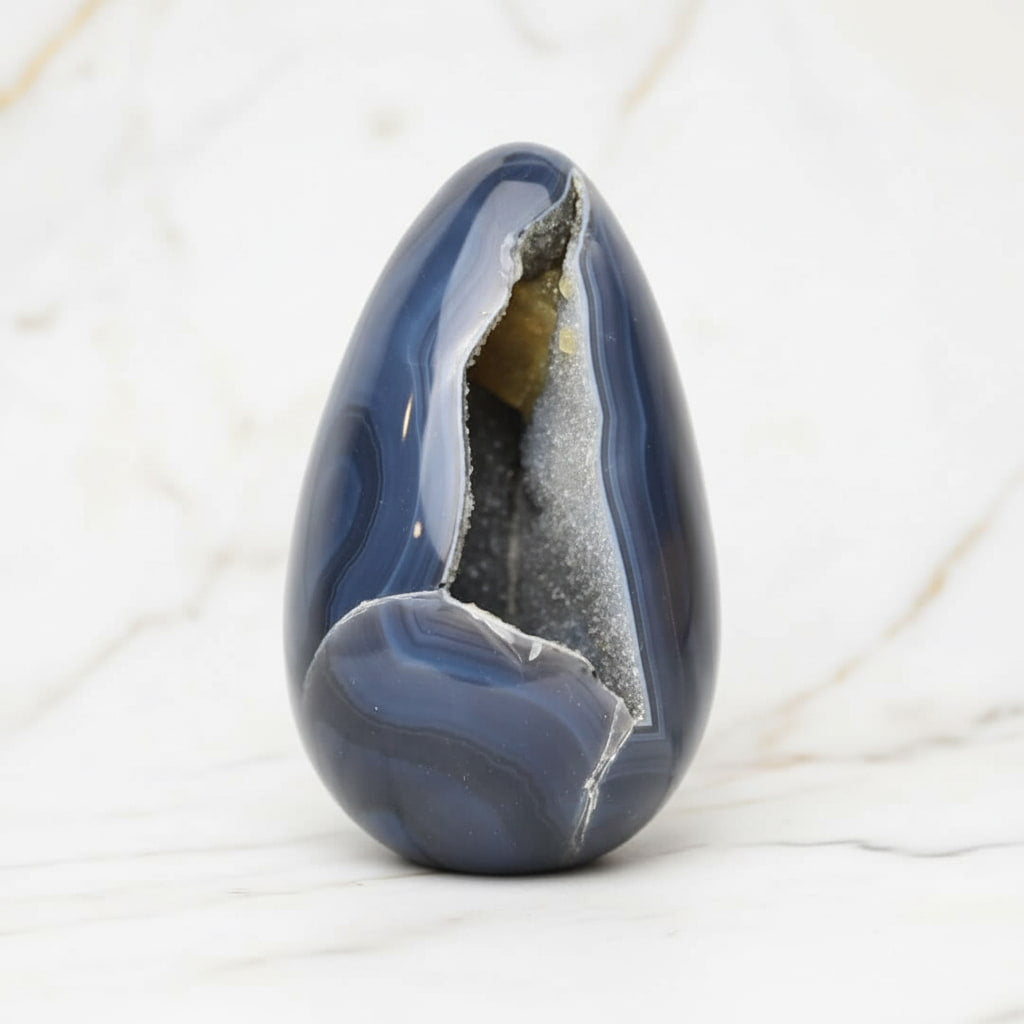 Achat Ei mit glitzernder Druse