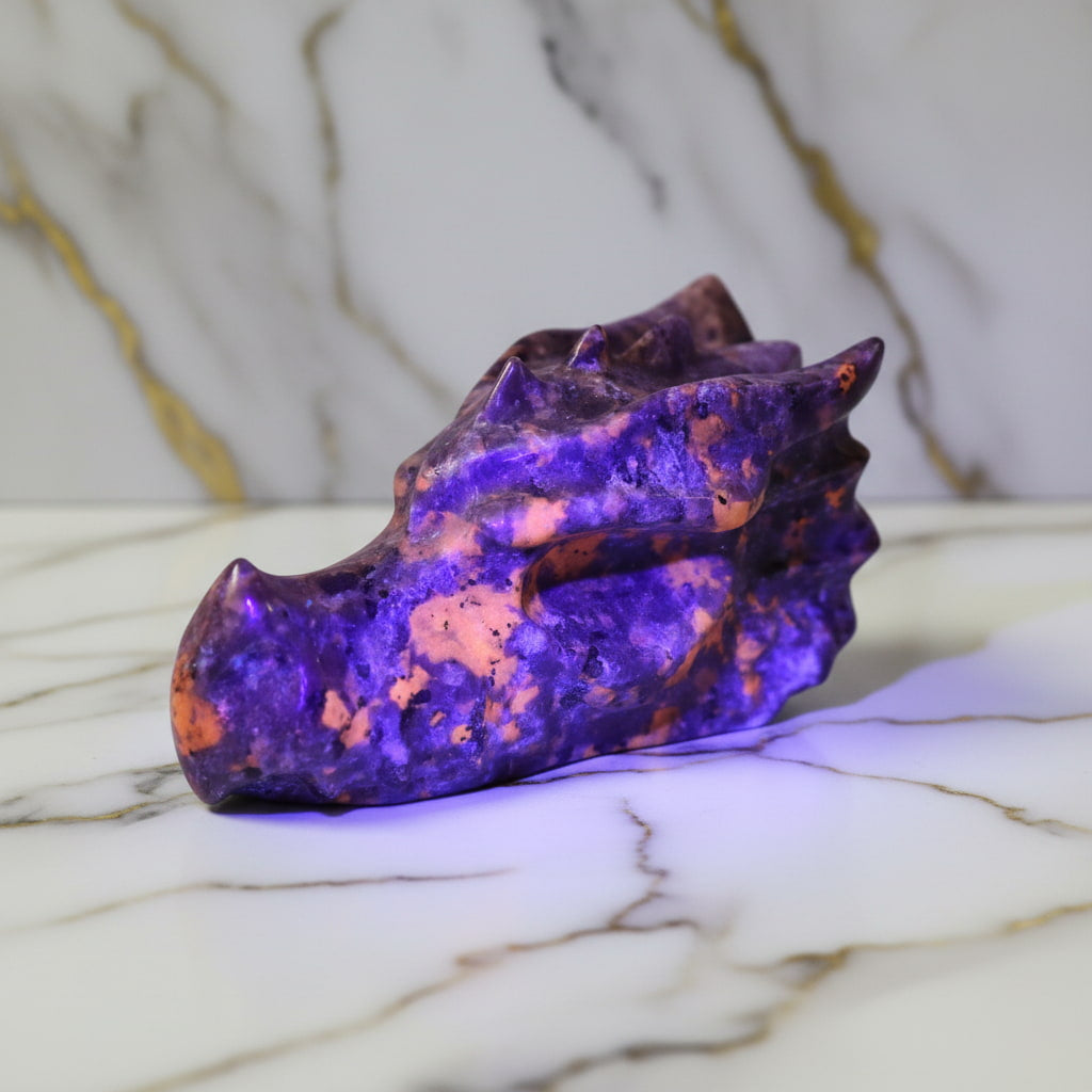 Flammenstein Yooperlite Drachenkopf – UV-reaktive Farbwirkung CrystalScents