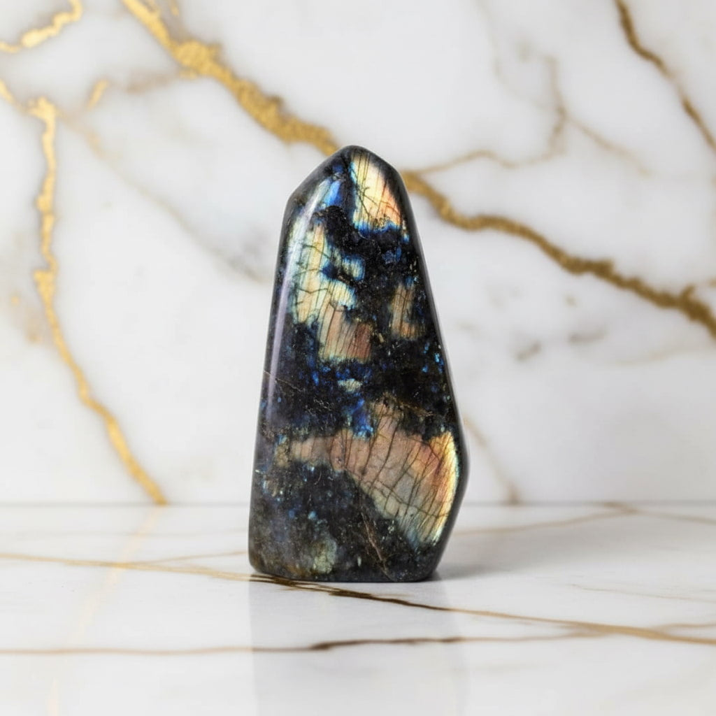 Labradorit Freiform – Harmonie & Lebensfreude CrystalScents