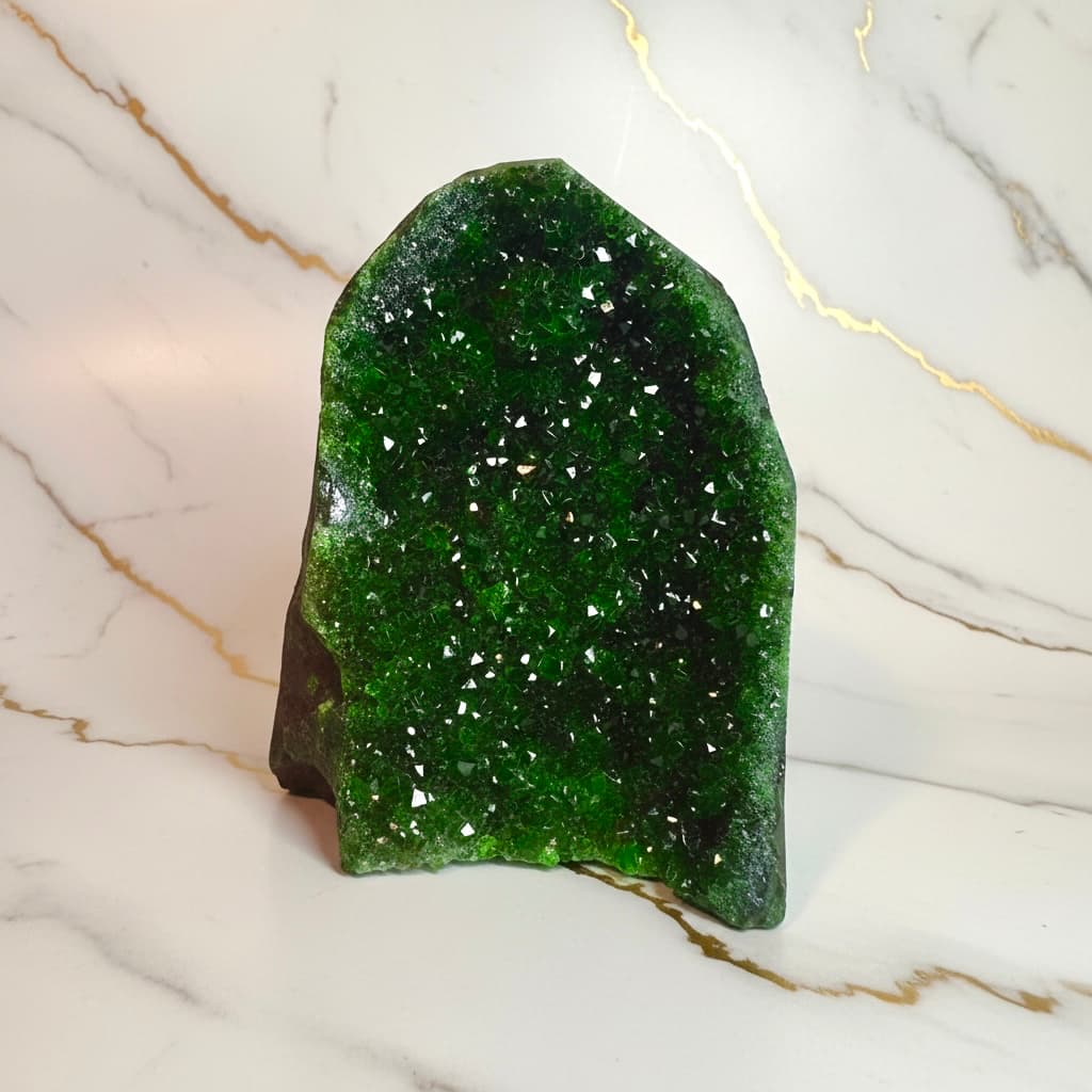Grüne Amethystdruse – Leuchtend Highlight voller Farbe
