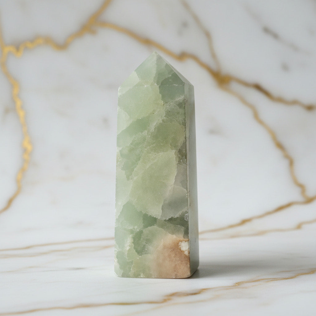 Calcit Obelisk – Hellgrüner Kristall JETZT sichern CrystalScents