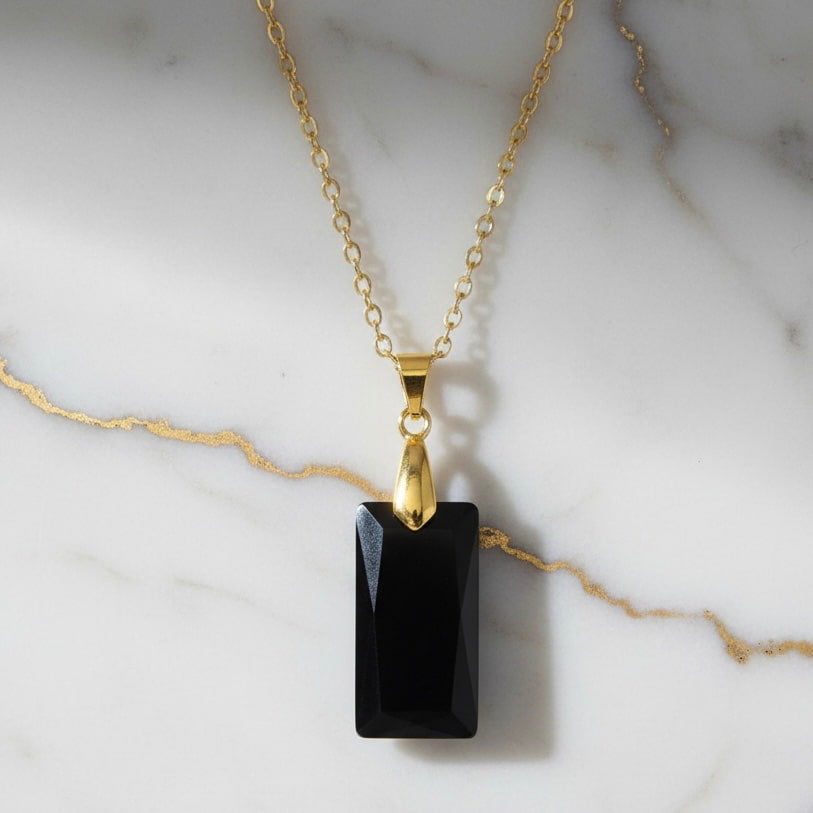 Achat Halskette – Geschliffener Anhänger für Eleganz & Harmonie CrystalScents