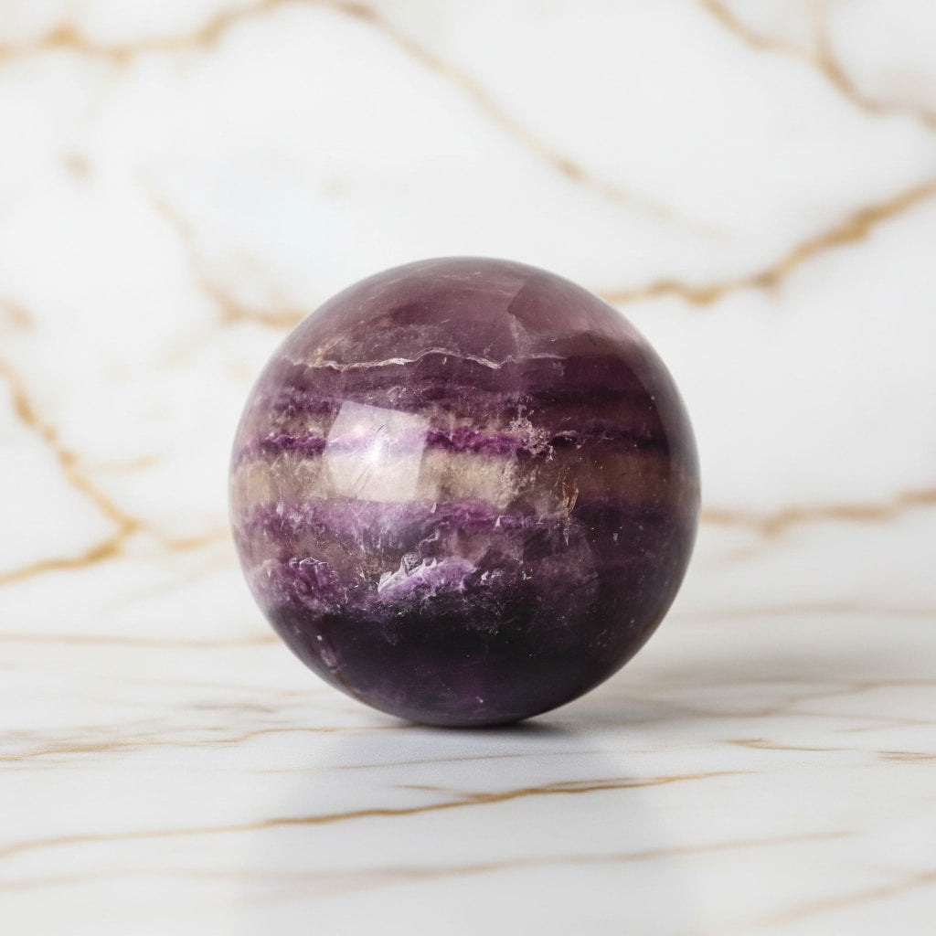 Fluorit Kugel in leuchtendem Lila CrystalScents