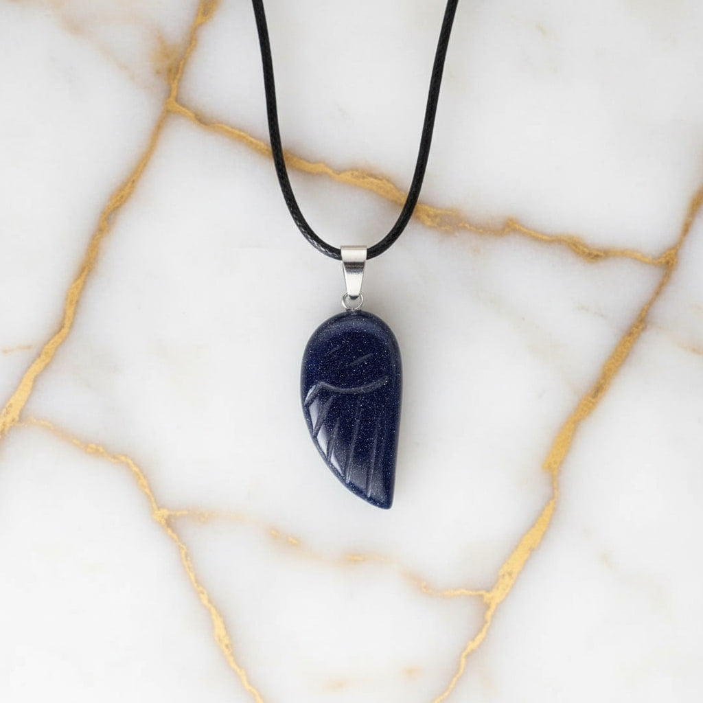 Blaufluss Halskette - Flügel Anhänger CrystalScents