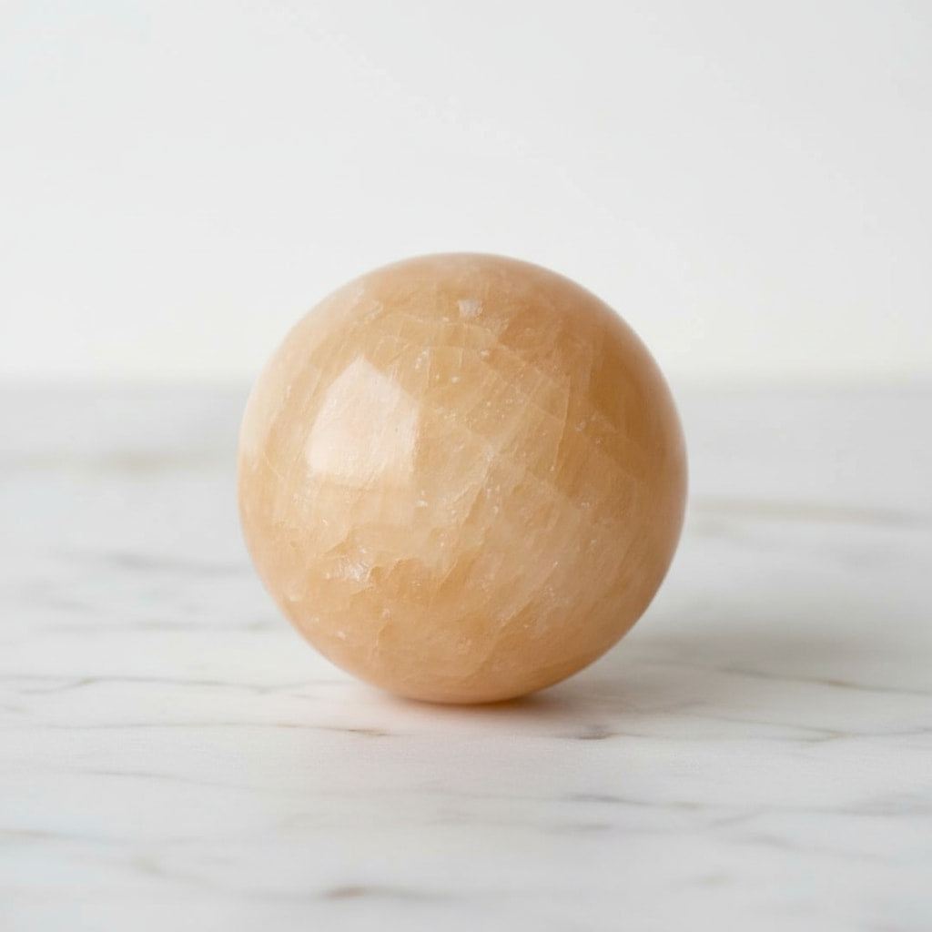 Calcit Kugel – Oranger Begleiter für Motivation CrystalScents