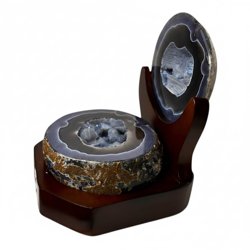 Achat Truhe auf dekorativer Basis