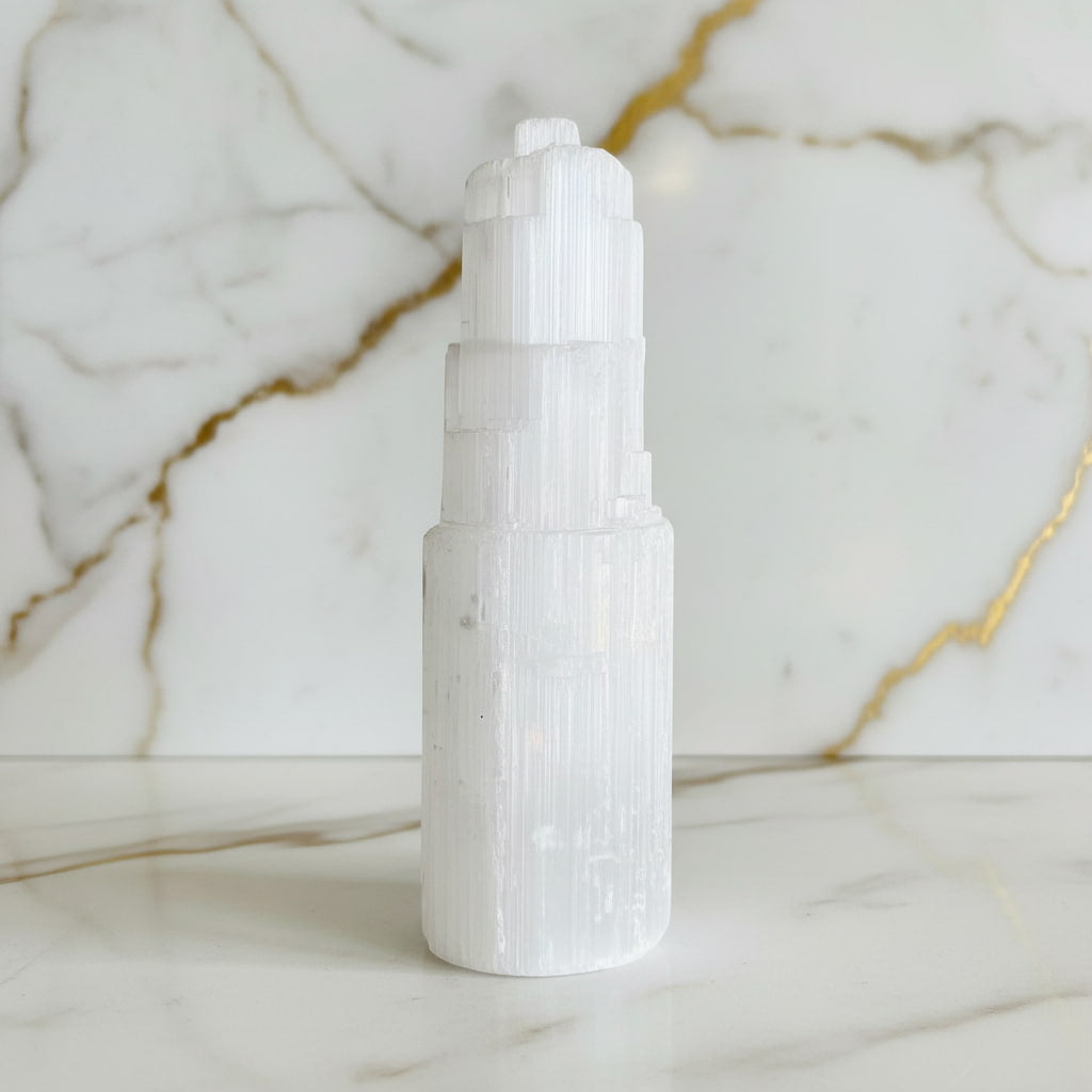 Selenit Turm – Kraftvolles Naturstück JETZT sichern CrystalScents