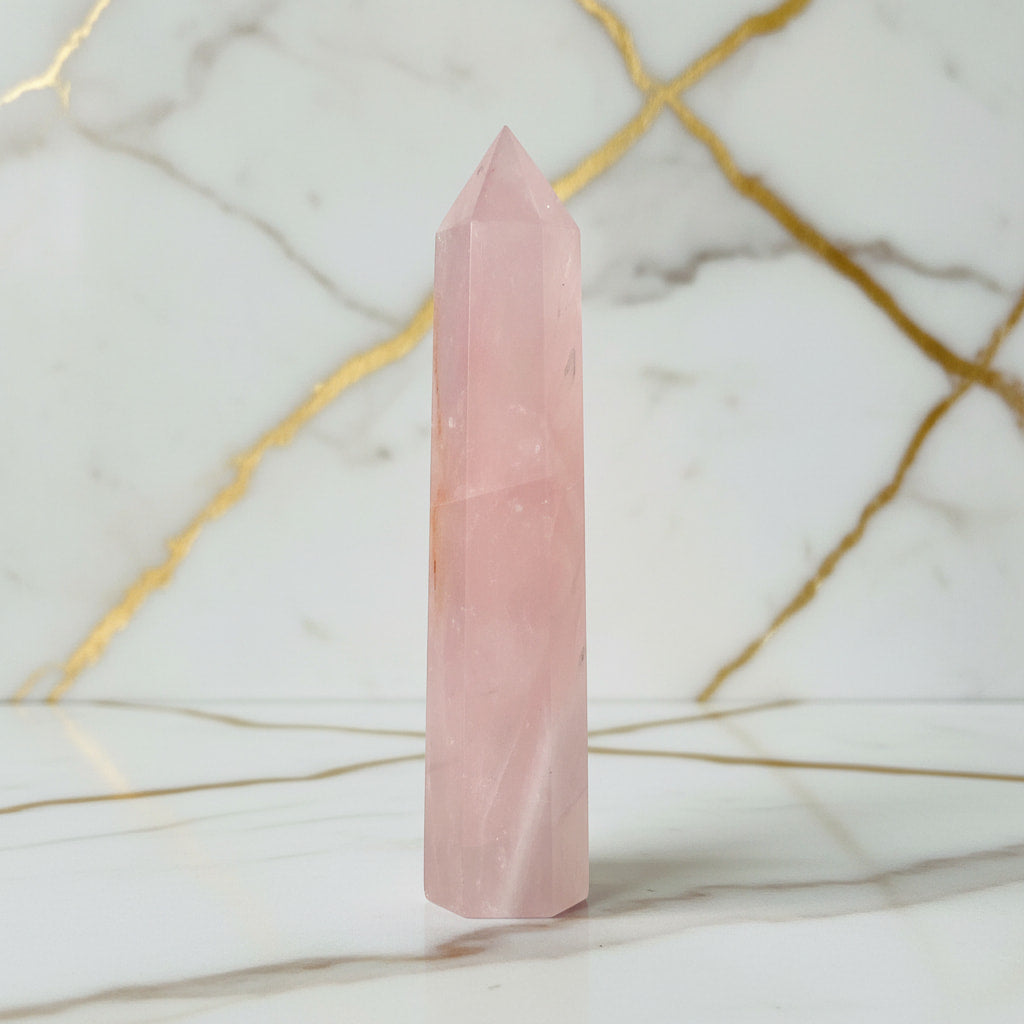 Rosenquarz Obelisk – Herzöffnung JETZT entdecken CrystalScents
