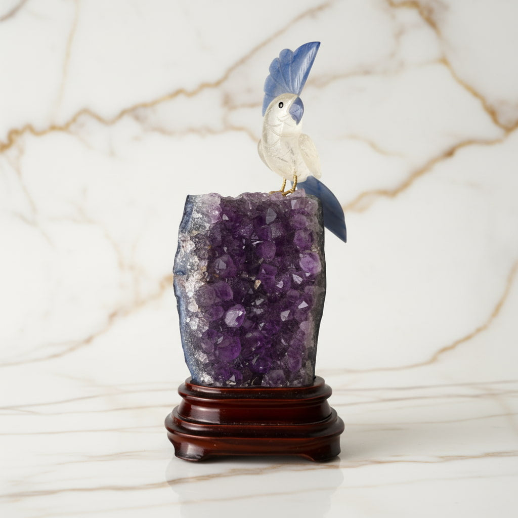 Amethystdruse – Mit Bergkristall Vogel