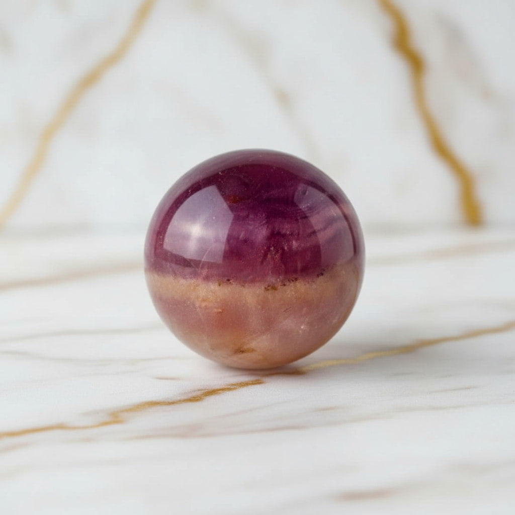 Fluorit Kugel – intensives Naturjuwel in Lila