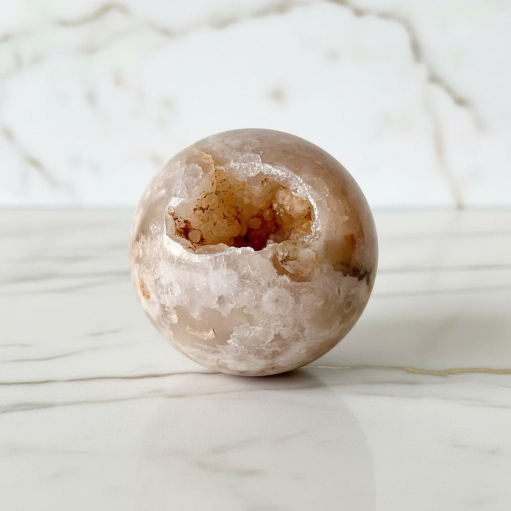 Kirschblüten Achat Kugel mit Druse – Harmonie & Ausgleich CrystalScents