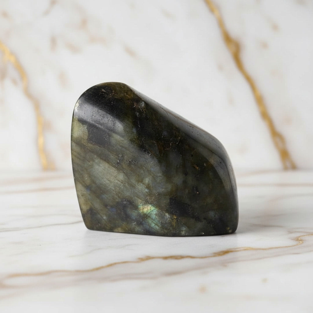 Labradorit Freiform – Farbenfrohe Muster CrystalScents