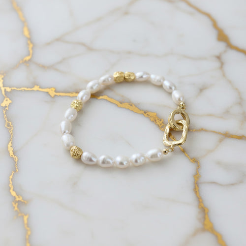 Perlenarmband mit Goldelementen - Zeitlos elegant CrystalScents