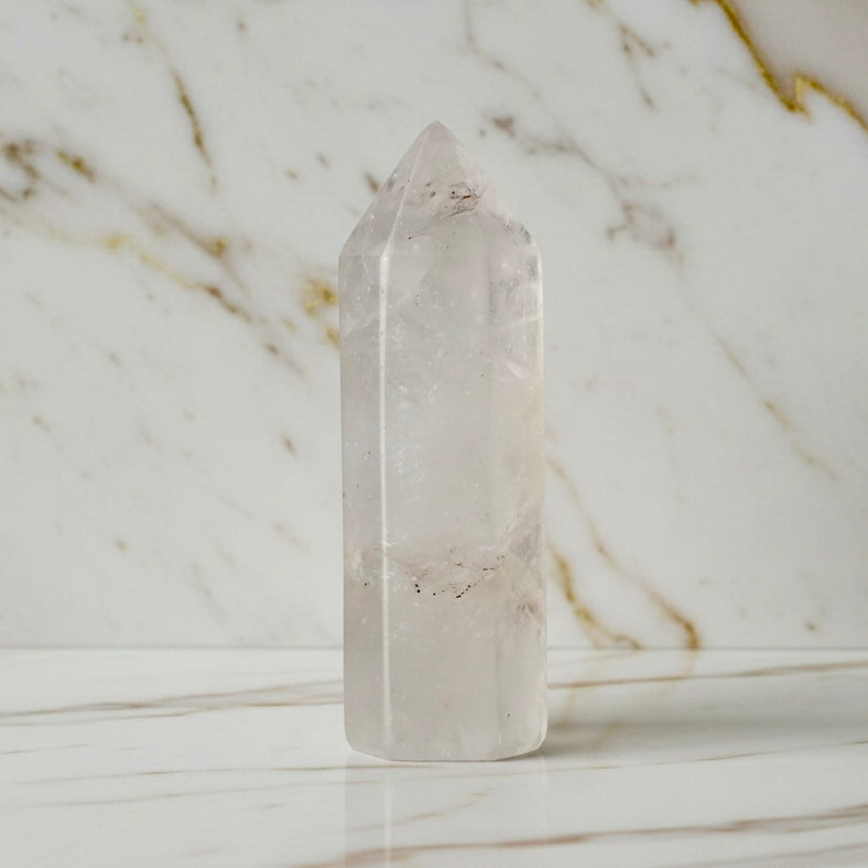 Bergkristall Mini Obelisk - stilvolles Schmuckstück