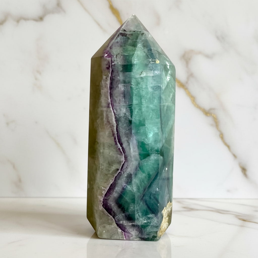 Fluorit Obelisk – Farbenfrohes Unikat