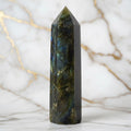 Labradorit Obelisk – Inspiration & Ruhe JETZT entdecken CrystalScents