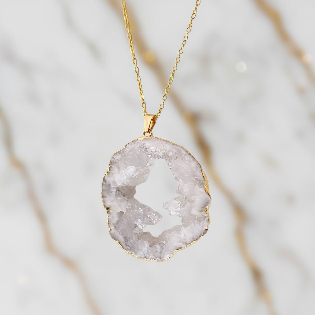 Achat Halskette – Funkelnder weißer Anhänger CrystalScents