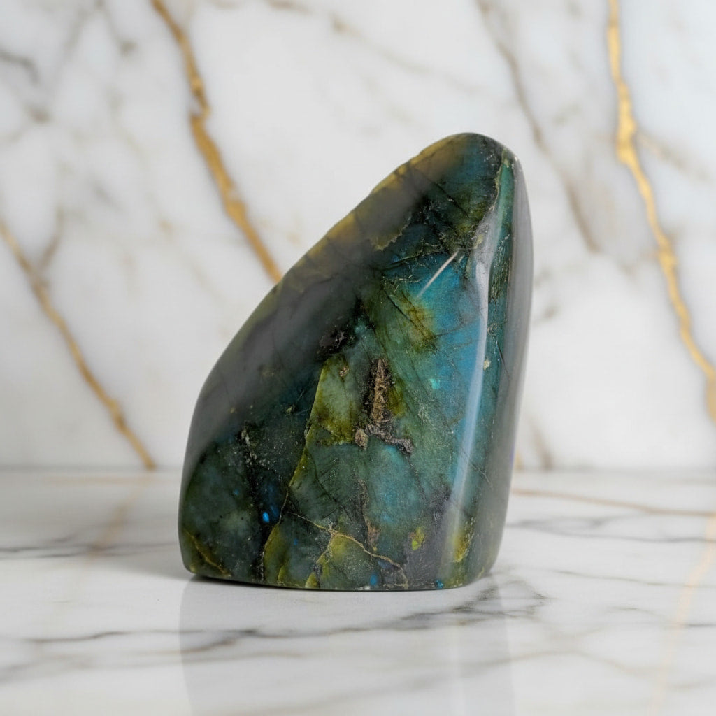 Labradorit Freiform – Mystische Aura JETZT sichern CrystalScents