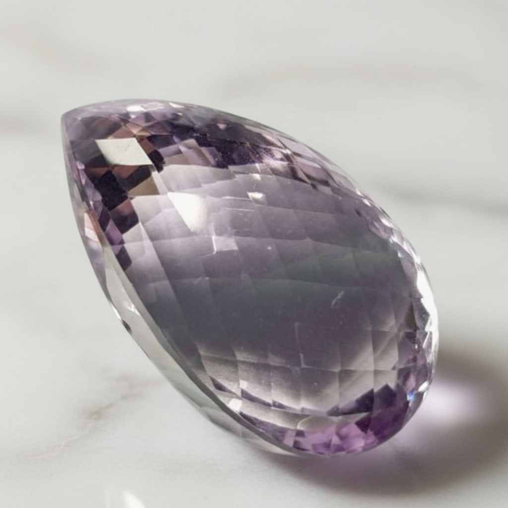 Amethyst – Zertifiziertes Kristalljuwel mit makelloser Eleganz