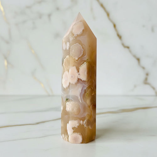Kirschblüten Achat Obelisk - in zarten Rosa-Tönen CrystalScents