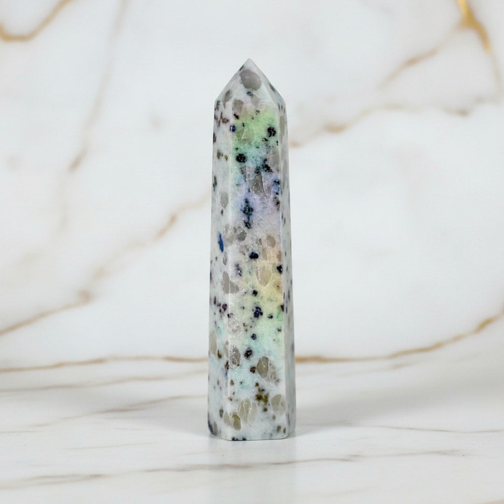 Jaspis Aura Kiwi Obelisk – Naturjuwel JETZT sichern CrystalScents