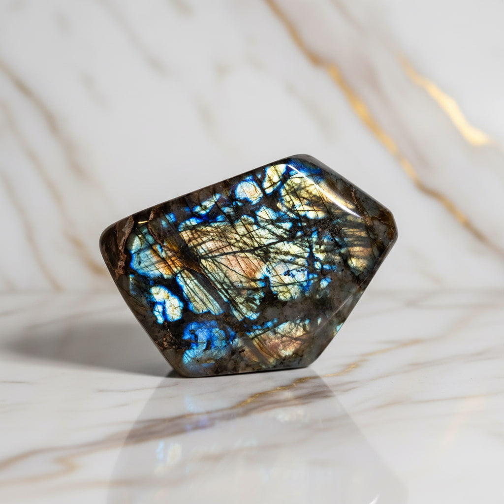 Große Labradorit Freiform – Präsenz der Farben CrystalScents