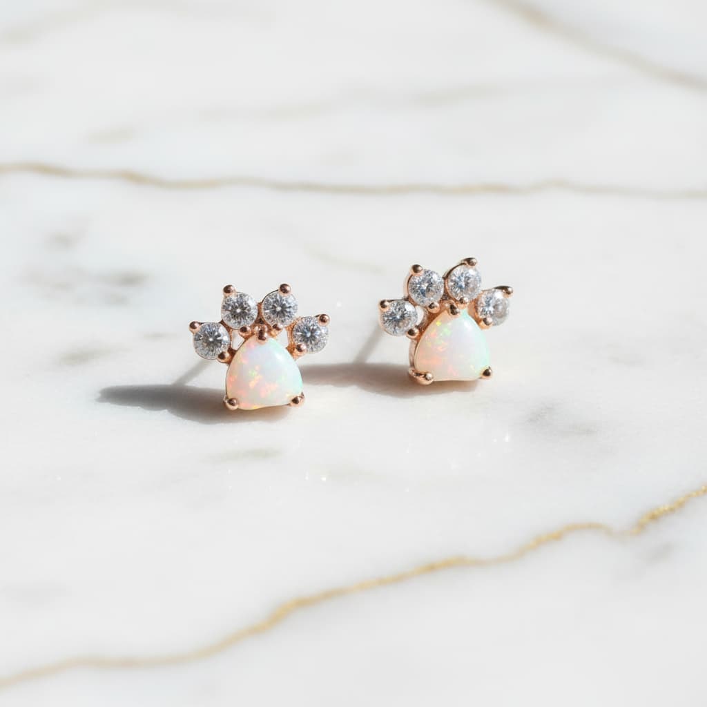 Opal Ohrstecker – Pfoten Design