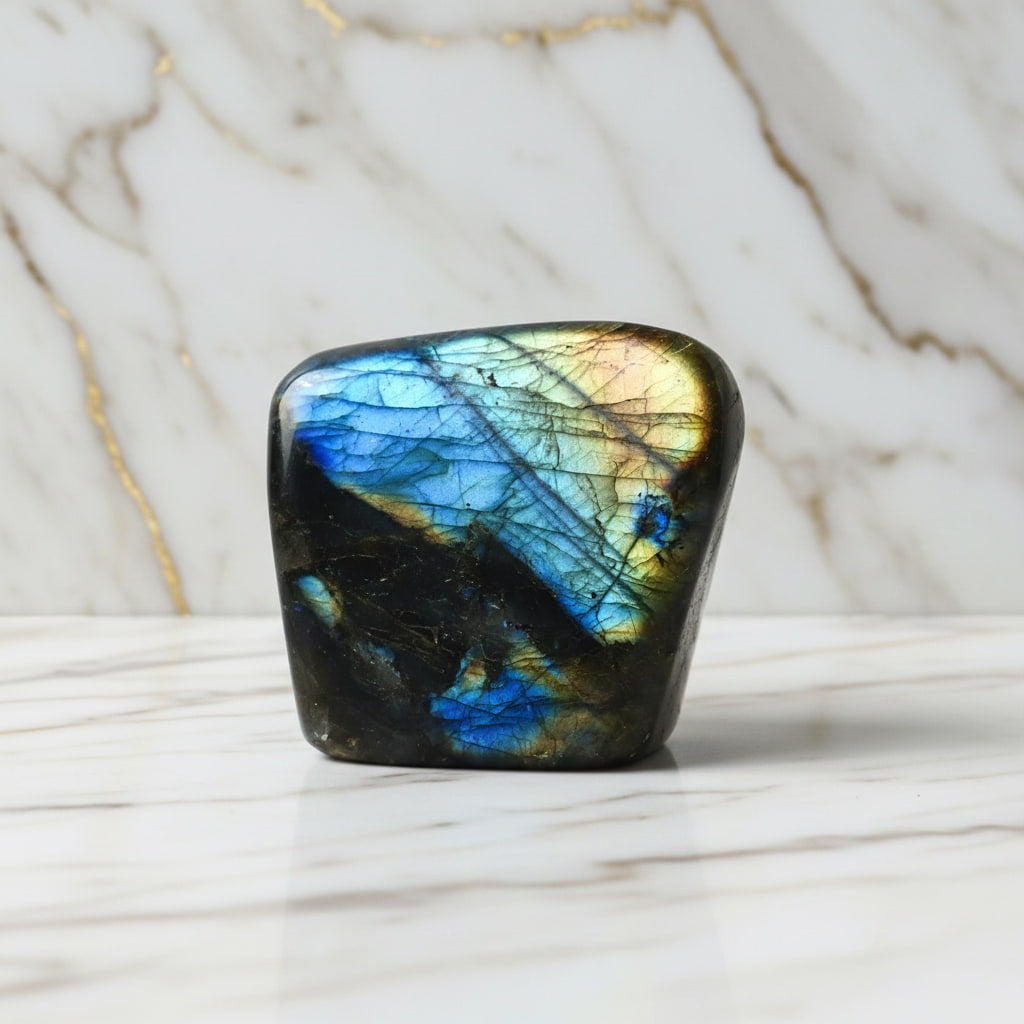 Labradorit Freiform – Intensives Farbspiel CrystalScents