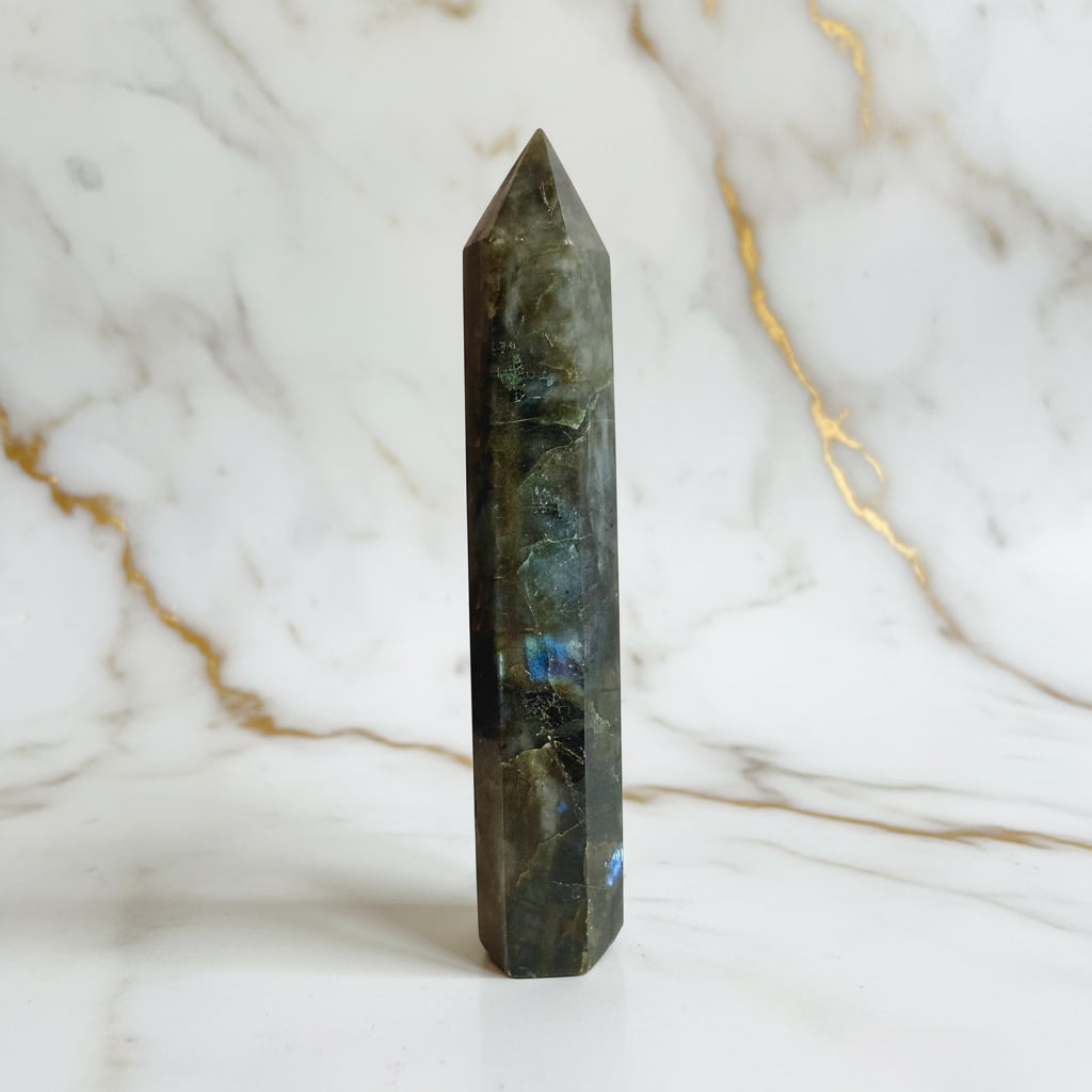 Labradorit Obelisk – Kreativität & Selbstvertrauen
