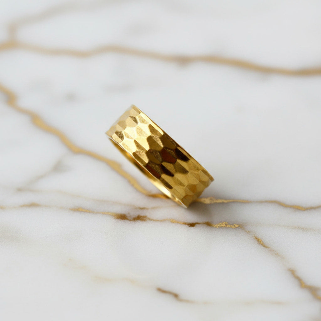 Ring mit Musterung – Goldenes Accessoire CrystalScents