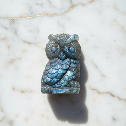 Labradorit Eule – Mystischer Wächter mit schillerndem Glanz CrystalScents