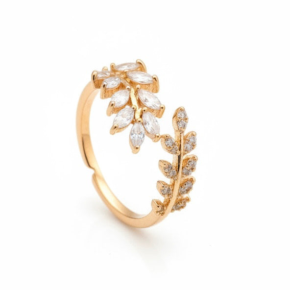 Ring mit Blatt-Design in Weiß – für charmante Präsenz CrystalScents