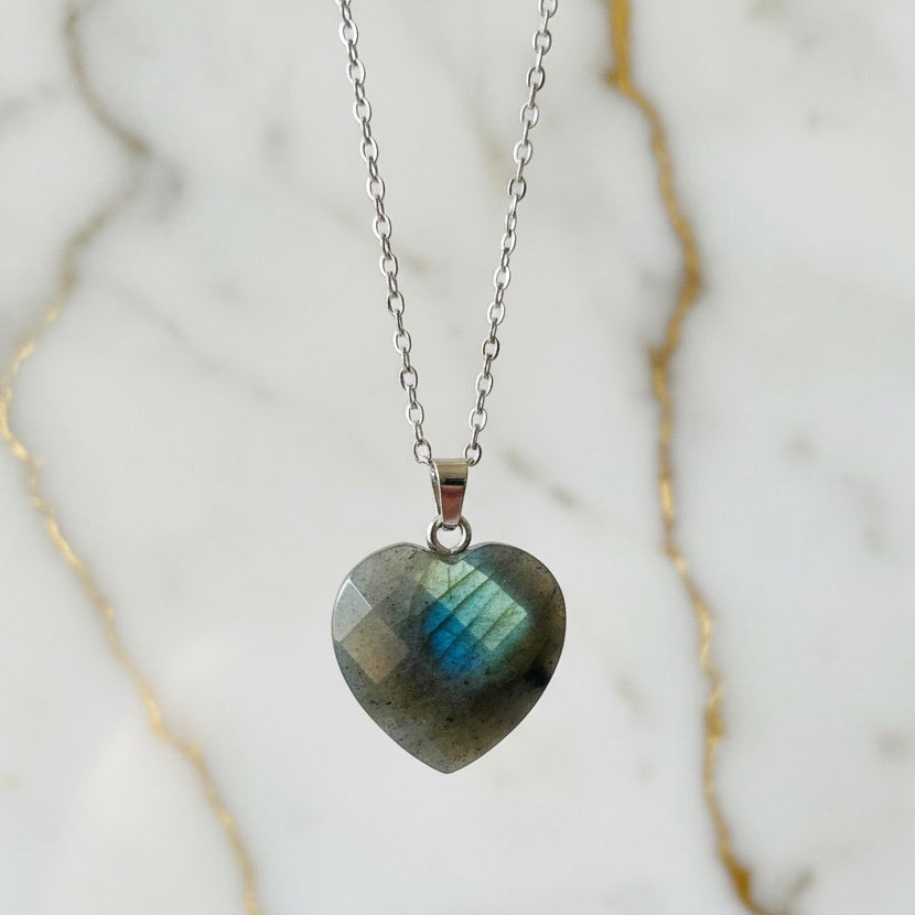 Labradorit Halskette – Facettiertes Herz JETZT sichern CrystalScents