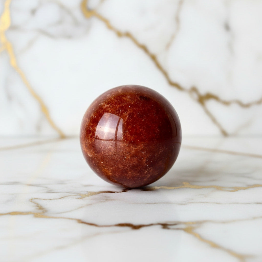 Erdbeerquarz Kugel – Strahlender Begleiter CrystalScents