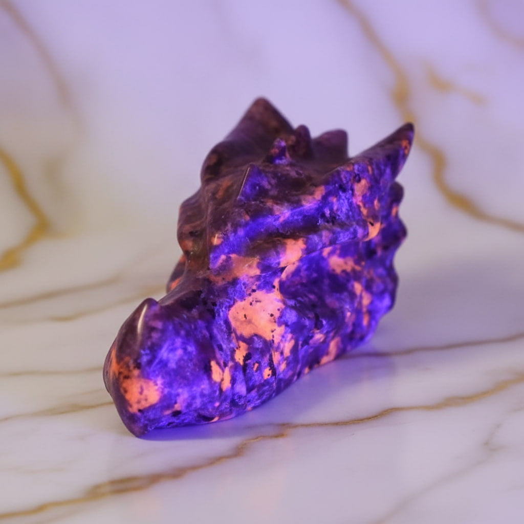 Flammenstein Drachenkopf – UV-reaktive Farbwirkung CrystalScents