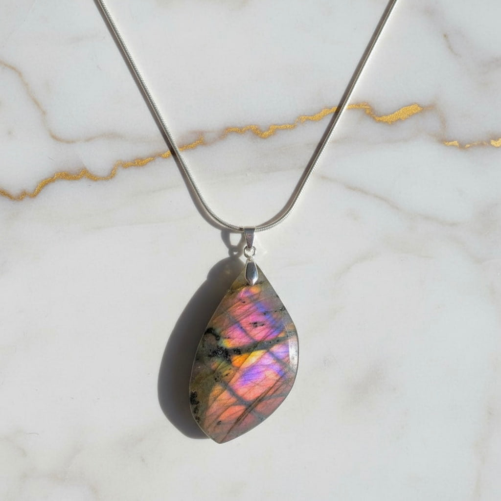 Labradorit Halskette - Sunset Flammenanhänger CrystalScents