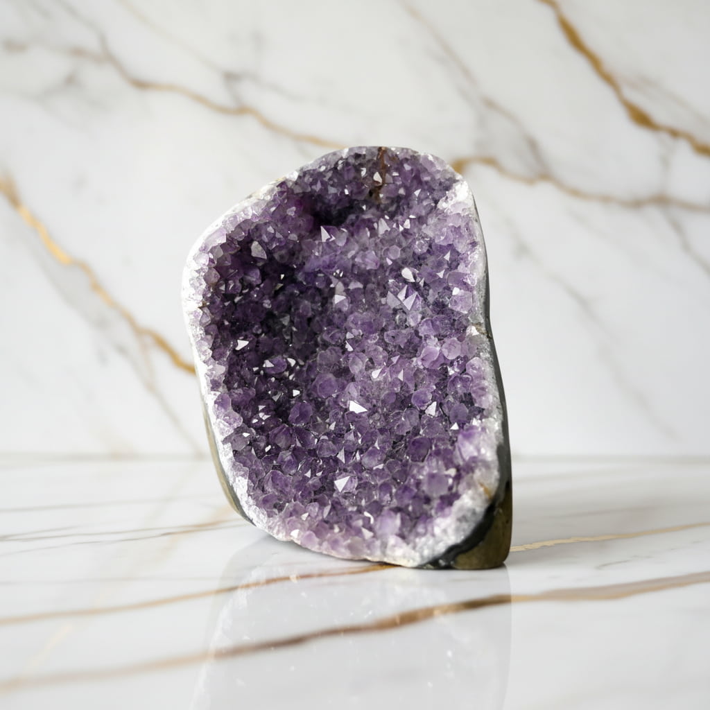 Amethystdruse – Funkelnde Spitzen für Lebendige Energie CrystalScents