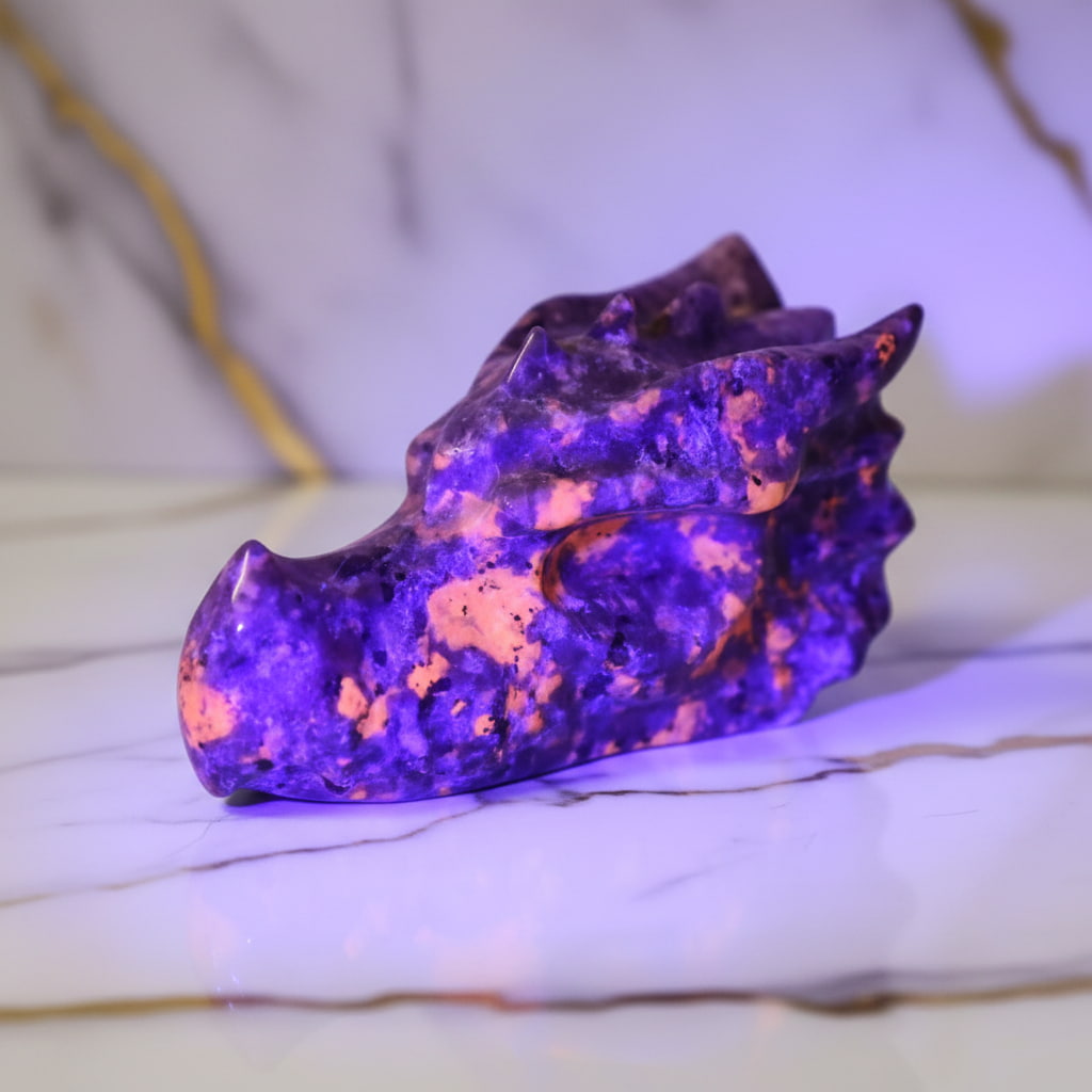 Flammenstein Drachenkopf – UV-reaktive Farbwirkung CrystalScents