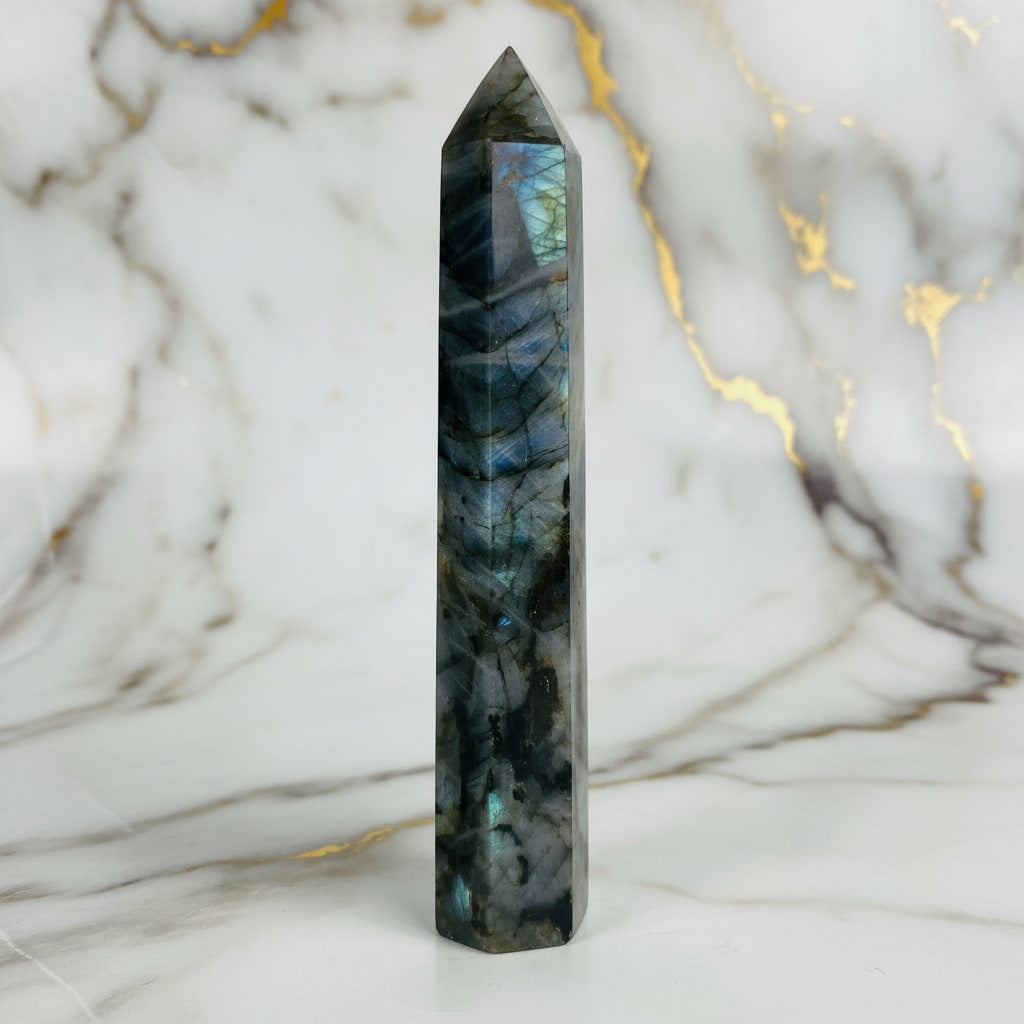 Labradorit Obelisk – Mystischer Edelstein für Ihr Zuhause CrystalScents