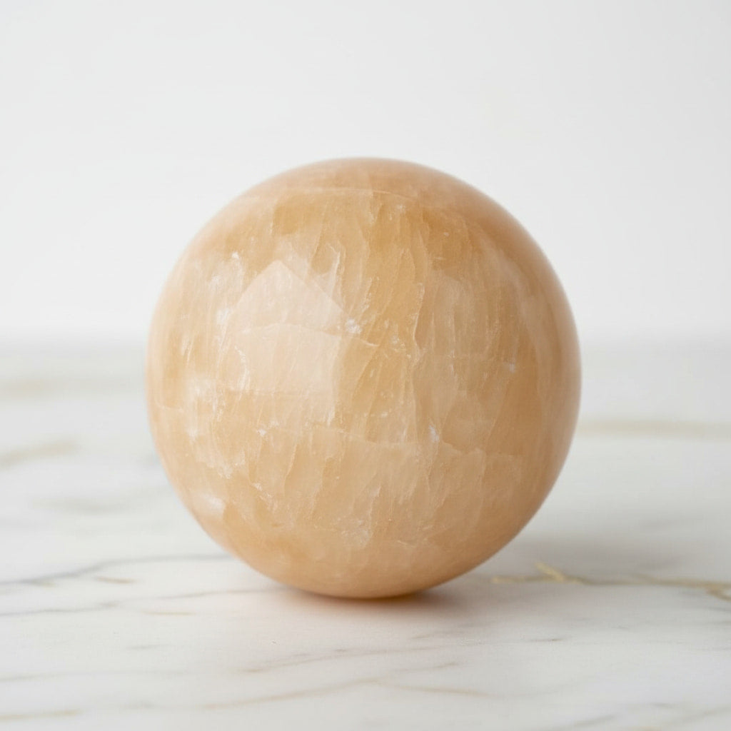 Calcit Kugel – Oranger Begleiter für Motivation CrystalScents
