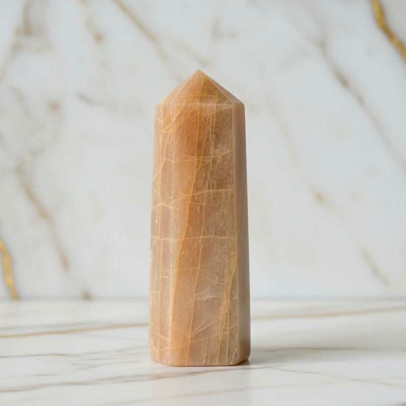 Mondstein Obelisk Orange – Wärme & Kraft JETZT sichern CrystalScents