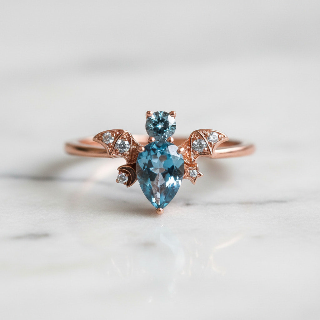 Ring mit funkelnder blauer „Fledermaus“ CrystalScents
