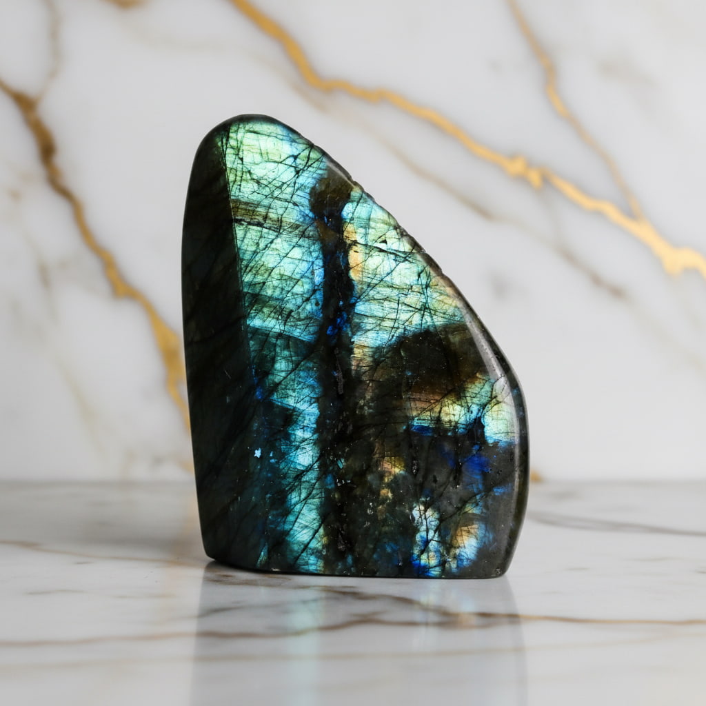 Labradorit Freiform – Mystische Aura