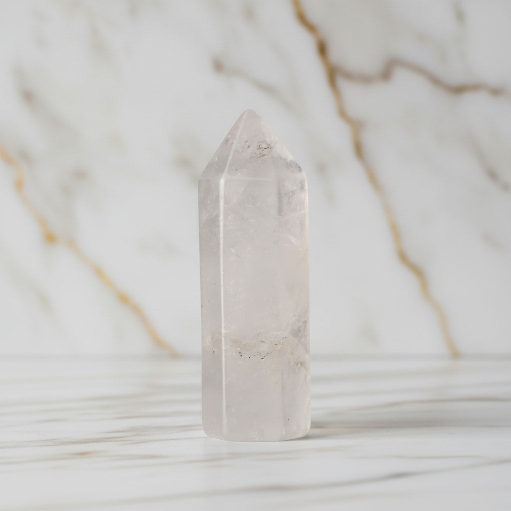 Bergkristall Mini Obelisk - stilvolles Schmuckstück