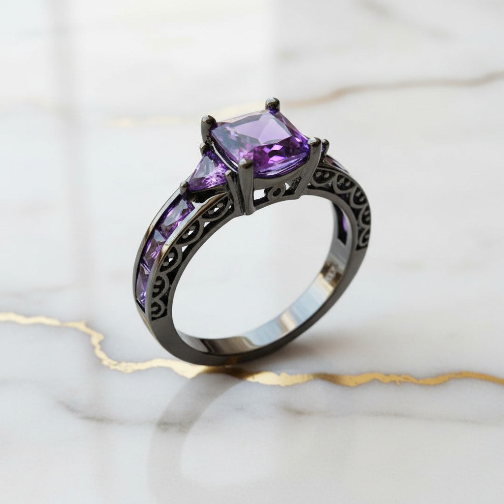 Ring in Silber mit quadratischem funkelnden lila Steinen CrystalScents