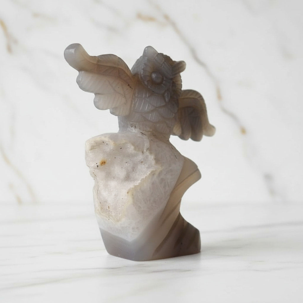 Achat – Graue Eulenfigur aus glitzerndem Kristall