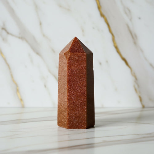 Goldfluss Obelisk – Funkelndes Naturkunstwerk CrystalScents